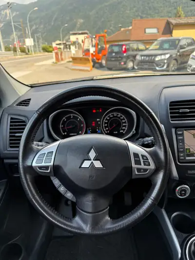 Mitsubishi ASX 1.8 DID Intense 4WD — SUV compact fiable, 47 300 km, 2 jeux de roues — Miniatura 10