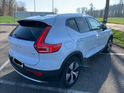 Volvo XC40 1.5 T2 XCITE 2024 — SUV compact suédois, seulement 32'000 km — Heckansicht