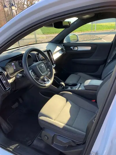 Volvo XC40 1.5 T2 XCITE 2024 — SUV compact suédois, seulement 32'000 km — Detail