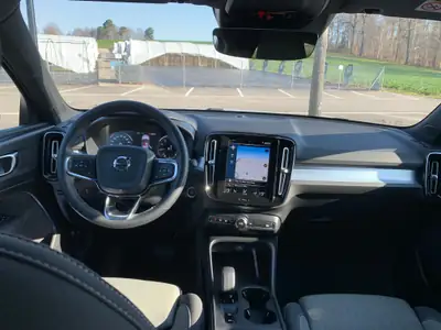 Volvo XC40 1.5 T2 XCITE 2024 — SUV compact suédois, seulement 32'000 km — Miniatur 7
