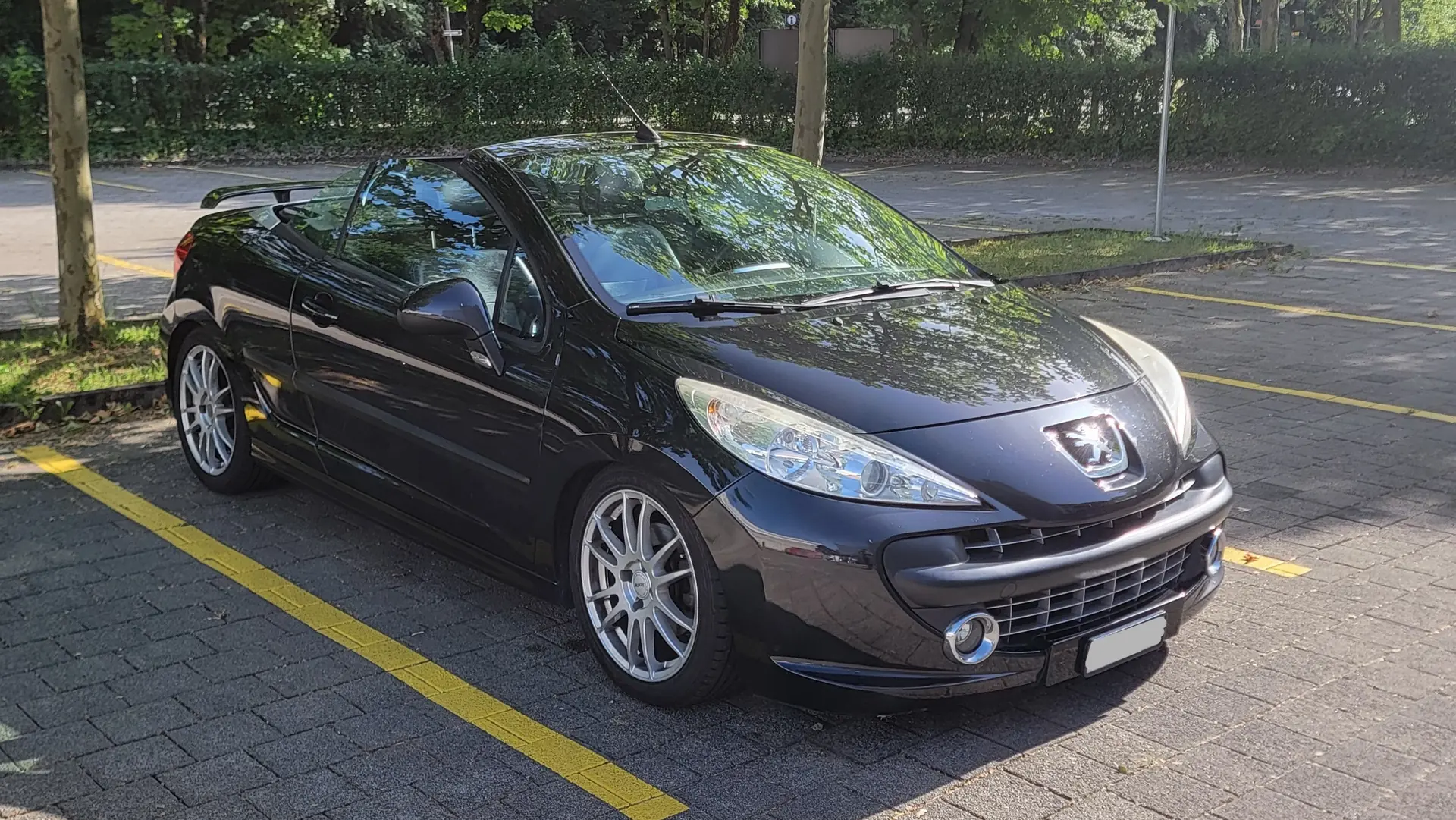 Peugeot 207 1.6 16V Turbo Sport — Cabriolet dynamique, chassis affiné et faible kilométrage