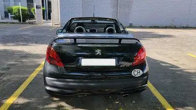 Peugeot 207 1.6 16V Turbo Sport — Cabriolet dynamique, chassis affiné et faible kilométrage — intérieur