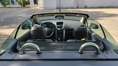 Peugeot 207 1.6 16V Turbo Sport — Cabriolet dynamique, chassis affiné et faible kilométrage — tableau de bord