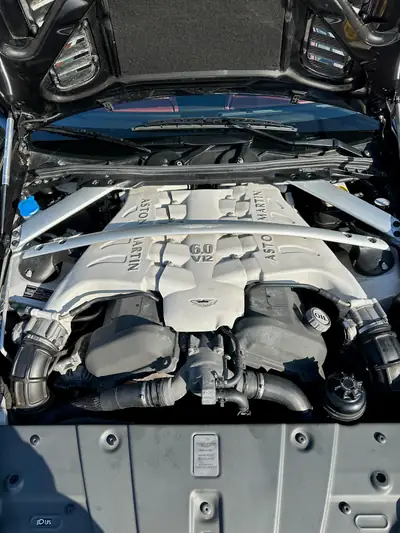 Aston Martin V12 Vantage 6.0 — Coupé sportif 516 ch, historique complet Aston Martin — Detail