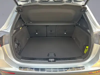 Mercedes-Benz GLA 250 Swiss Star AMG Line 4MATIC — SUV compact hybride essence, 20 km seulement — côté