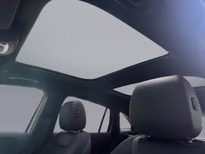 Mercedes-Benz GLA 250 Swiss Star AMG Line 4MATIC — SUV compact hybride essence, 20 km seulement — détail