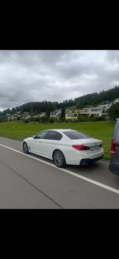 BMW 530i xDrive 2019 — Berline de luxe performante, 73 500 km seulement — côté
