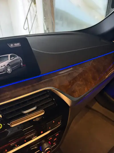 BMW 530i xDrive 2019 — Berline de luxe performante, 73 500 km seulement — tableau de bord