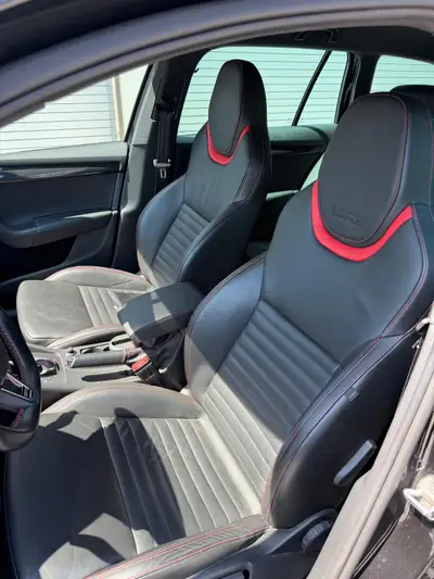 Skoda Octavia RS 2.0 TSI — Break sportif entretenu, 220 ch dynamiques — Armaturenbrett