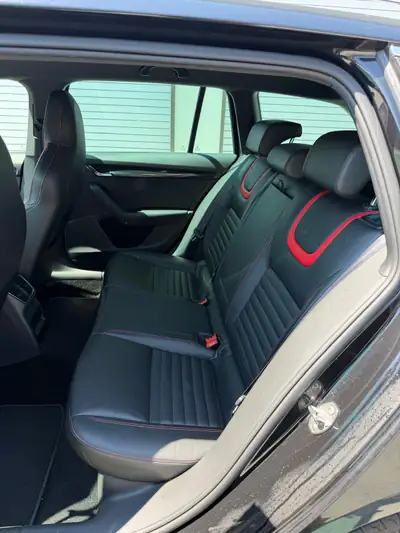 Skoda Octavia RS 2.0 TSI — Break sportif entretenu, 220 ch dynamiques — Miniatur 9