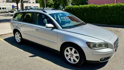 Volvo V50 2.4 Momentum — Break fiable et spacieux, sans accident — Seitenansicht