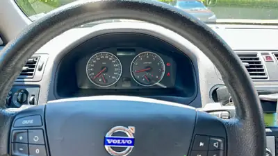 Volvo V50 2.4 Momentum — Break fiable et spacieux, sans accident — Innenraum