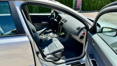 Volvo V50 2.4 Momentum — Break fiable et spacieux, sans accident — Detail