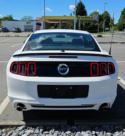 Ford Mustang 5.0 V8 GT Coupé — Muscle car américain légendaire, 417 ch purs — Seitenansicht