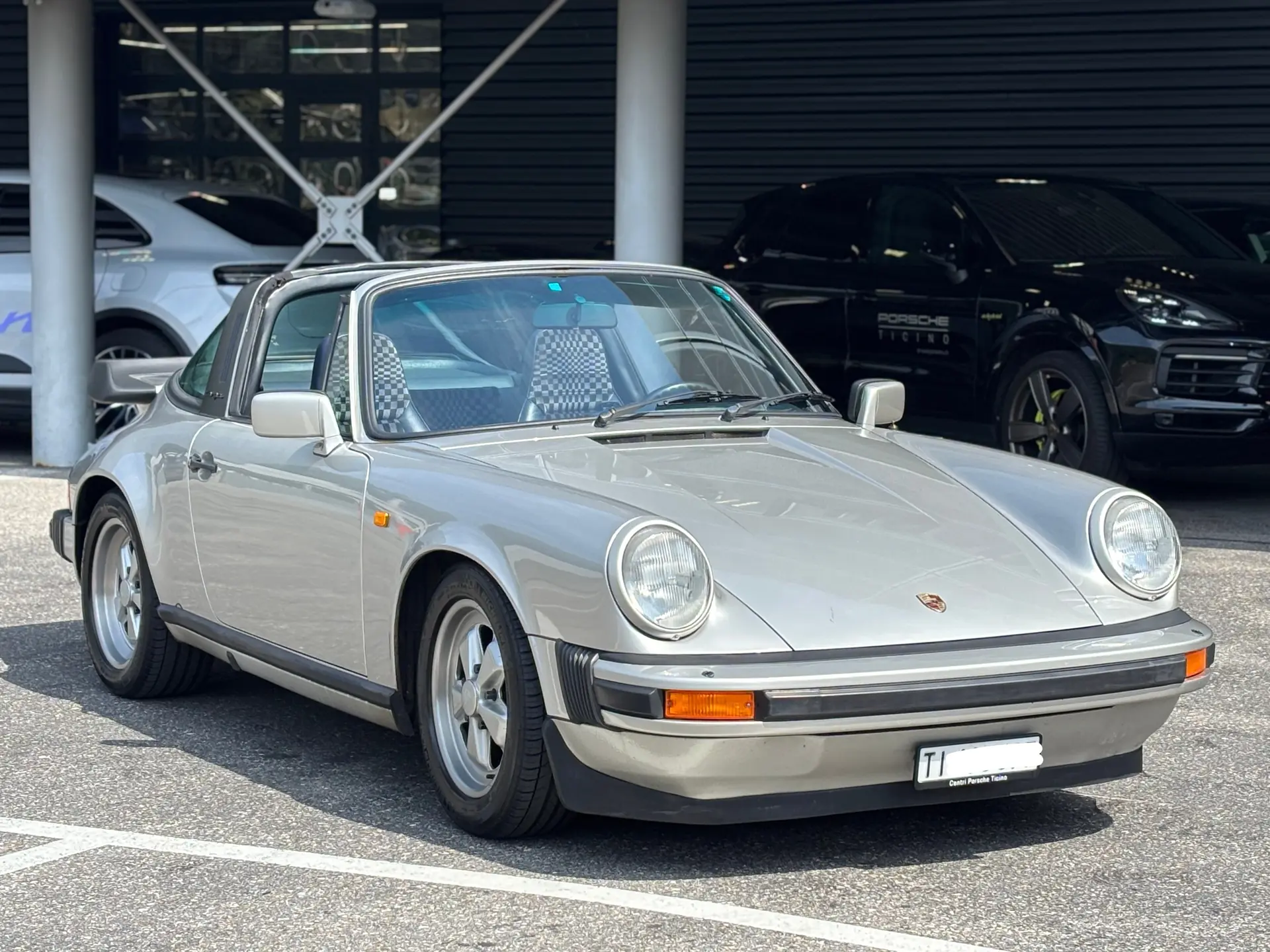Porsche 911 SC 3.0 Targa 1982 — Icône des années 80, Oldtimer authentique — vue extérieure