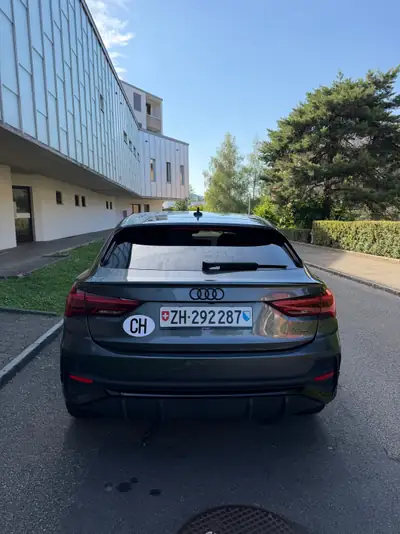 Audi Q3 Sportback 2.0 40 TDI S line — SUV coupé diesel performant, 15'300 km — interni