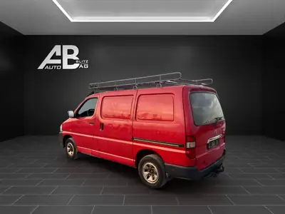 Toyota HI-ACE D-4D 4WD — Utilitaire robuste diesel, traction intégrale et faible kilométrage — arrière