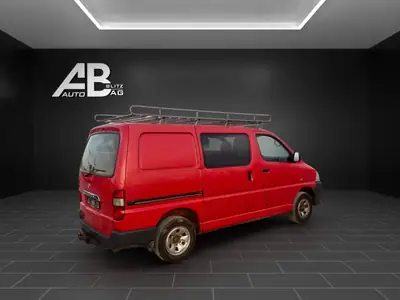 Toyota HI-ACE D-4D 4WD — Utilitaire robuste diesel, traction intégrale et faible kilométrage — tableau de bord