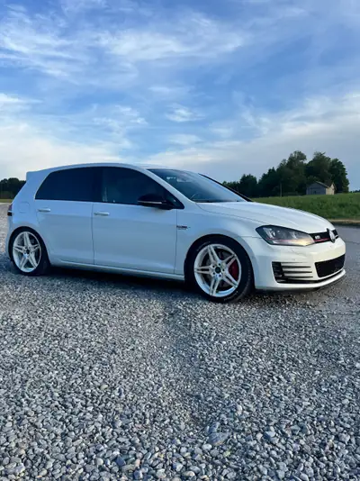 VW Golf GTI Performance — Sportive 230 ch, boîte manuelle, historique sans sinistre — side view