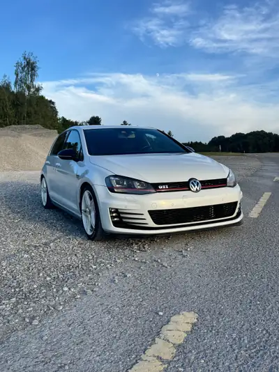 VW Golf GTI Performance — Sportive 230 ch, boîte manuelle, historique sans sinistre — exterior view