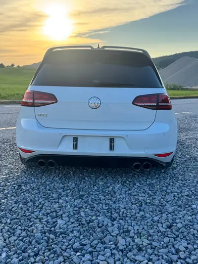 VW Golf GTI Performance — Sportive 230 ch, boîte manuelle, historique sans sinistre — interior