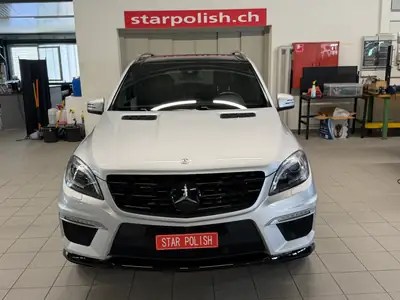 Mercedes-Benz ML 63 AMG — SUV haute performance, 557 ch et transmission intégrale — côté