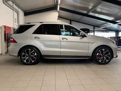 Mercedes-Benz ML 63 AMG — SUV haute performance, 557 ch et transmission intégrale — intérieur