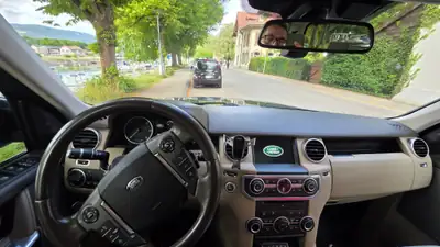 Land Rover Discovery 3.0 SDV6 256 — SUV 7 places robuste, 179'000 km — tableau de bord