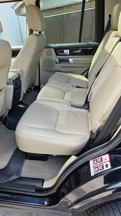 Land Rover Discovery 3.0 SDV6 256 — SUV 7 places robuste, 179'000 km — Miniature 8