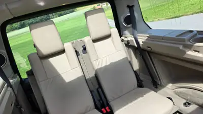 Land Rover Discovery 3.0 SDV6 256 — SUV 7 places robuste, 179'000 km — Miniature 9