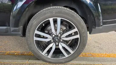 Land Rover Discovery 3.0 SDV6 256 — SUV 7 places robuste, 179'000 km — Miniature 12
