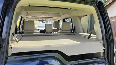 Land Rover Discovery 3.0 SDV6 256 — SUV 7 places robuste, 179'000 km — Miniature 10