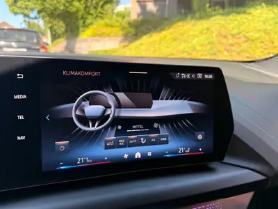BMW 120d M Sport Steptronic — Berline dynamique, modèle 2024, très faible kilométrage — Miniatur 12