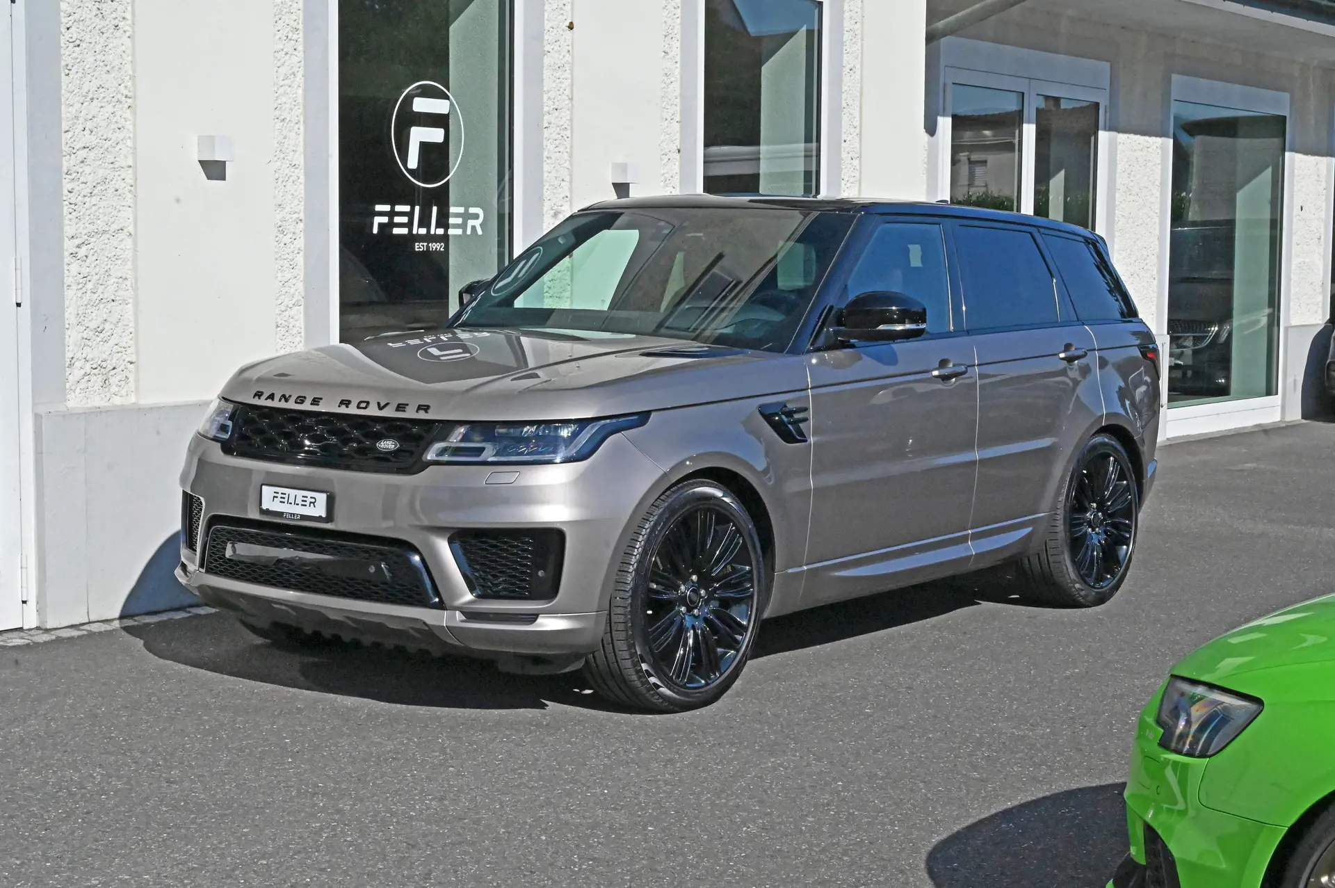 Land Rover Range Rover Sport D300 — SUV premium hybride diesel, entretien Land Rover