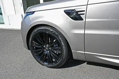 Land Rover Range Rover Sport D300 — SUV premium hybride diesel, entretien Land Rover — tableau de bord