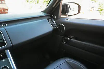 Land Rover Range Rover Sport D300 — SUV premium hybride diesel, entretien Land Rover — Miniature 15