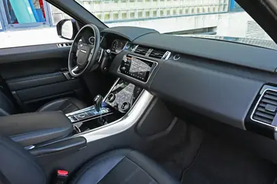 Land Rover Range Rover Sport D300 — SUV premium hybride diesel, entretien Land Rover — Miniature 16