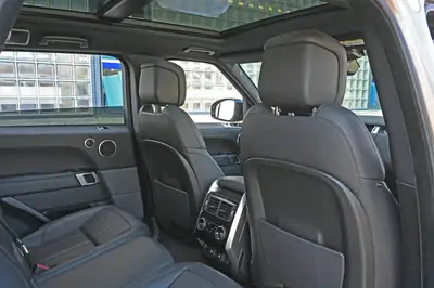 Land Rover Range Rover Sport D300 — SUV premium hybride diesel, entretien Land Rover — Miniature 18