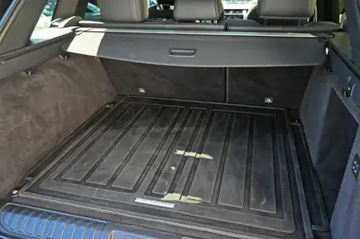 Land Rover Range Rover Sport D300 — SUV premium hybride diesel, entretien Land Rover — Miniature 20