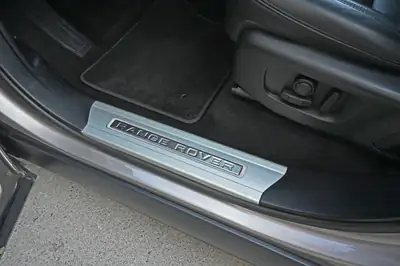 Land Rover Range Rover Sport D300 — SUV premium hybride diesel, entretien Land Rover — Miniature 23