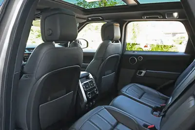 Land Rover Range Rover Sport D300 — SUV premium hybride diesel, entretien Land Rover — Miniature 22