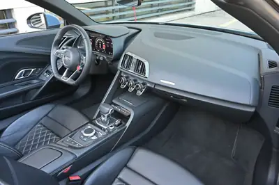 Audi R8 Spyder RWD S-Tronic — Superbe cabriolet 540 ch, 15'000 km seulement — Miniature 12
