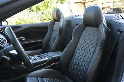 Audi R8 Spyder RWD S-Tronic — Superbe cabriolet 540 ch, 15'000 km seulement — Miniature 10