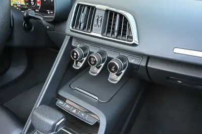 Audi R8 Spyder RWD S-Tronic — Superbe cabriolet 540 ch, 15'000 km seulement — Miniature 15