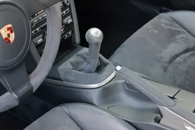 Porsche 911 GT3 — Le purisme sportif incarné, 28000 km seulement — Miniature 17