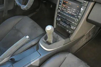 Porsche 911 GT3 — Le purisme sportif incarné, 28000 km seulement — Miniature 21