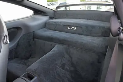 Porsche 911 GT3 — Le purisme sportif incarné, 28000 km seulement — Miniature 24