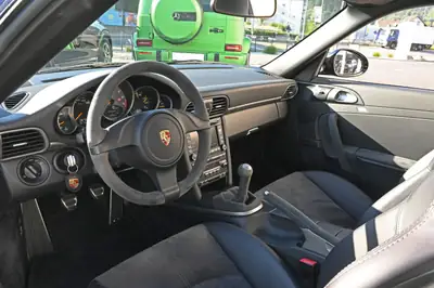 Porsche 911 GT3 — Le purisme sportif incarné, 28000 km seulement — Miniature 22