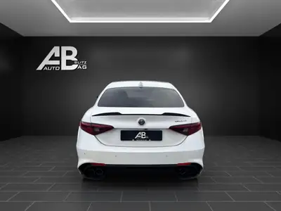 Alfa Romeo Giulia 2.9 V6 Quadrifoglio — 510 ch, berline sportive italienne d'exception — interior