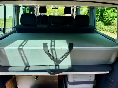 VW T6 California 4Motion — Camping-car intégral tout-terrain, prêt à l'aventure — Miniature 7